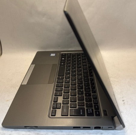 中古東芝R63/DN core i5-8250メモリ8GB/SSD 256GB Win1