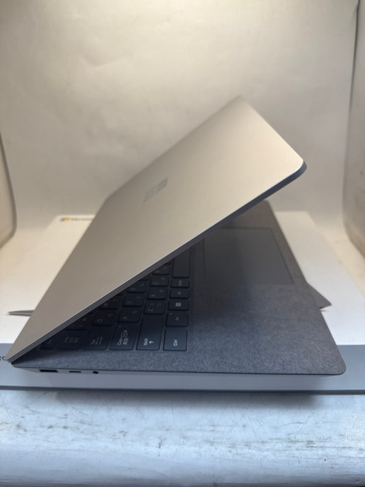 美品Surface laptop 5 core i5-1235Uメモリ8GBSSD 512GB MS OFFICE DA製2021