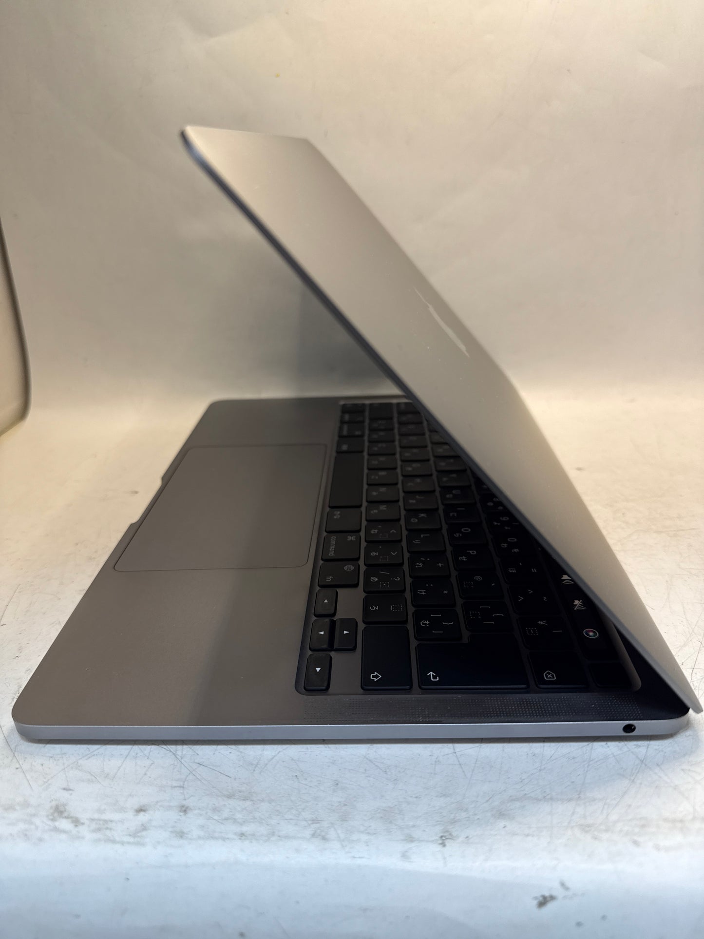 MacBook Pro 2020 M1 8/256 13インチ