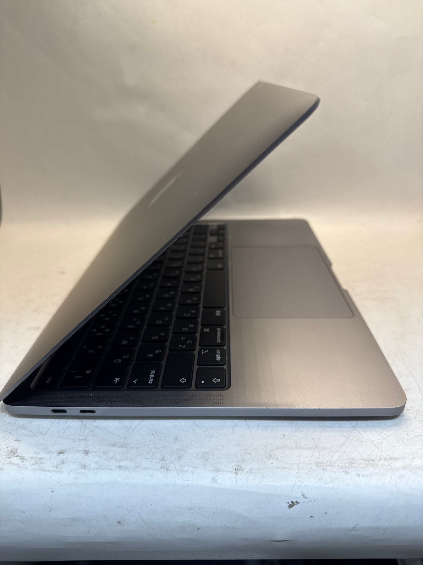 MacBook Pro 2020 M1 8/256 13インチ