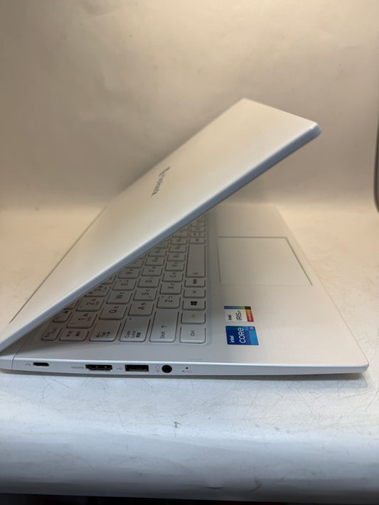 美品東芝GCX83/PW core i5-1135G7 メモリ8GB SSD 256GB win11