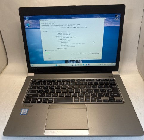 中古東芝R63/DN core i5-8250メモリ8GB/SSD 256GB Win1